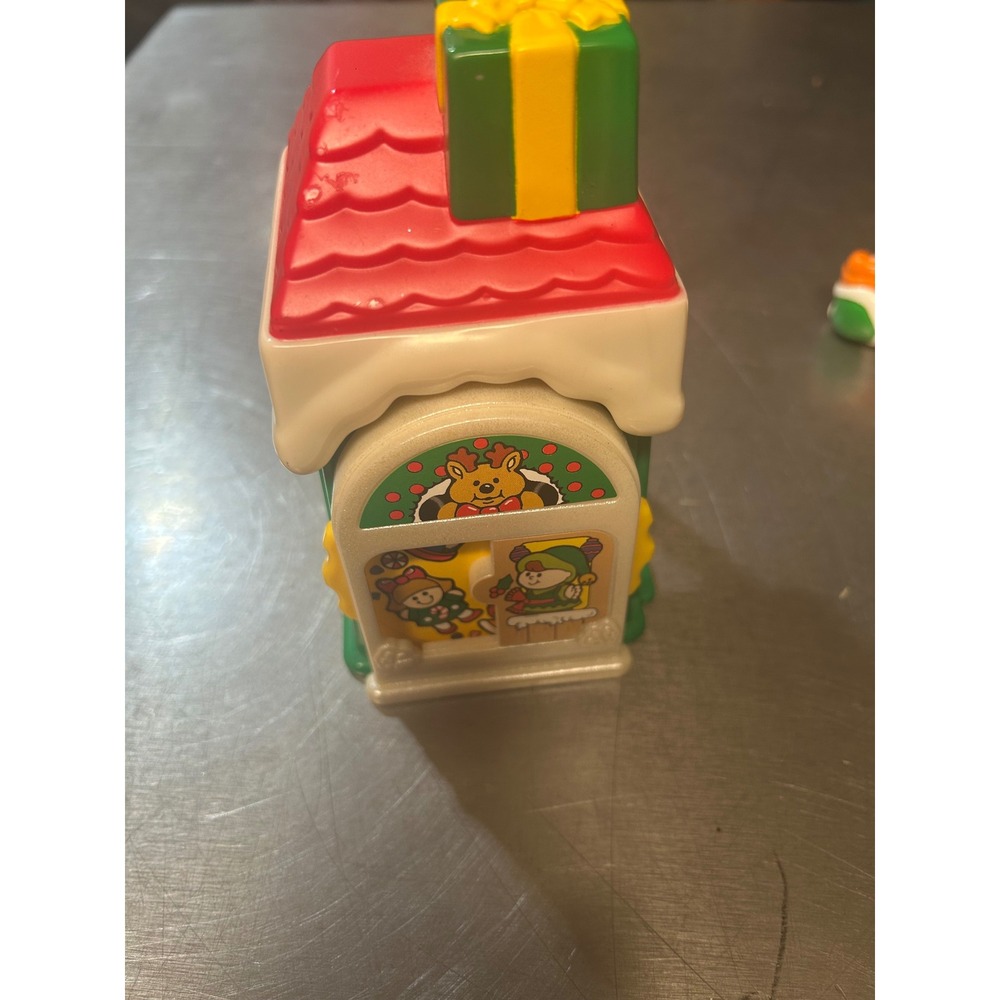 Vintage 1998 Fisher Price Little People Christmas House Gift 72474 Holiday Toy